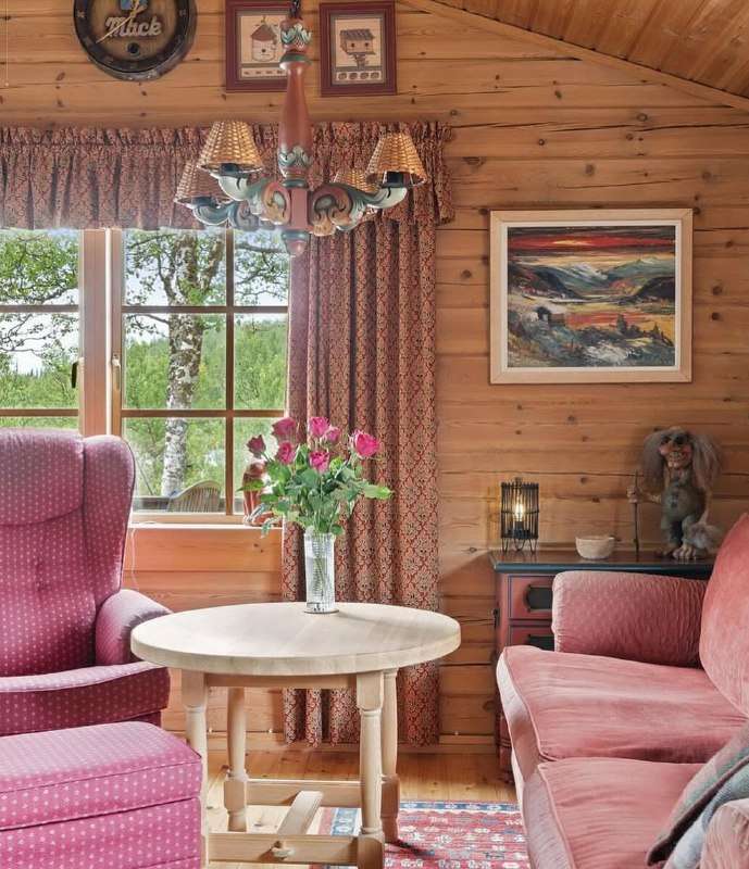 Живописные окрестности Вид на озеро и леса