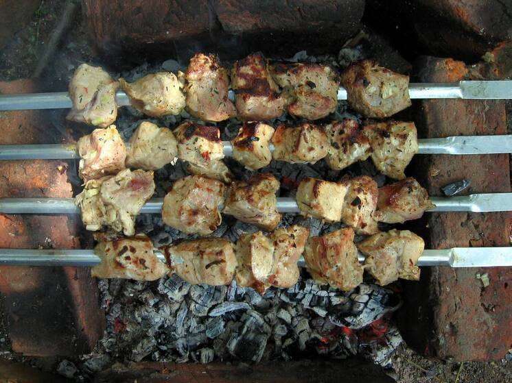 🍢В России на 11% вырос спрос на услугу «подержать беседку» - новости