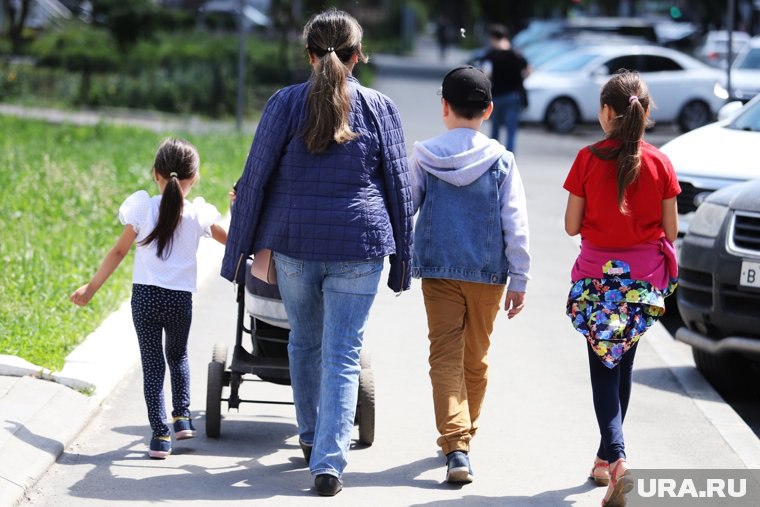 Росстат: доля бедных семей в России снизилась на фоне ввода детского пособия - новости