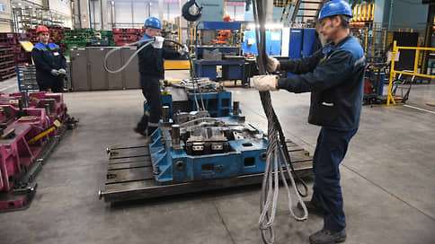 Аналитики вглядываются в экономические графики с надеждой