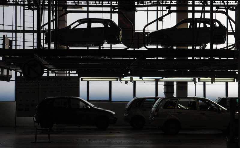 🚘 АвтоВАЗ отправил всех сотрудников в отпуск из-за обвала продаж - новости