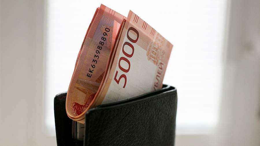 ​Рост номинальных зарплат в России начал замедляться впервые с пандемии - новости