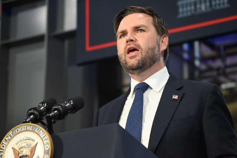 Сенатор Вэнс и его космические планы Сенатор Джей Ди Вэнс размышляет о внеземных цивилизациях