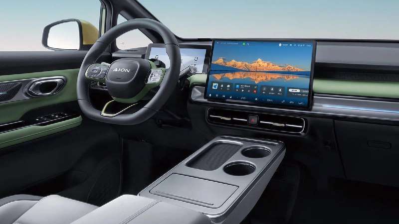 Процесс зарядки электромобиля UMO