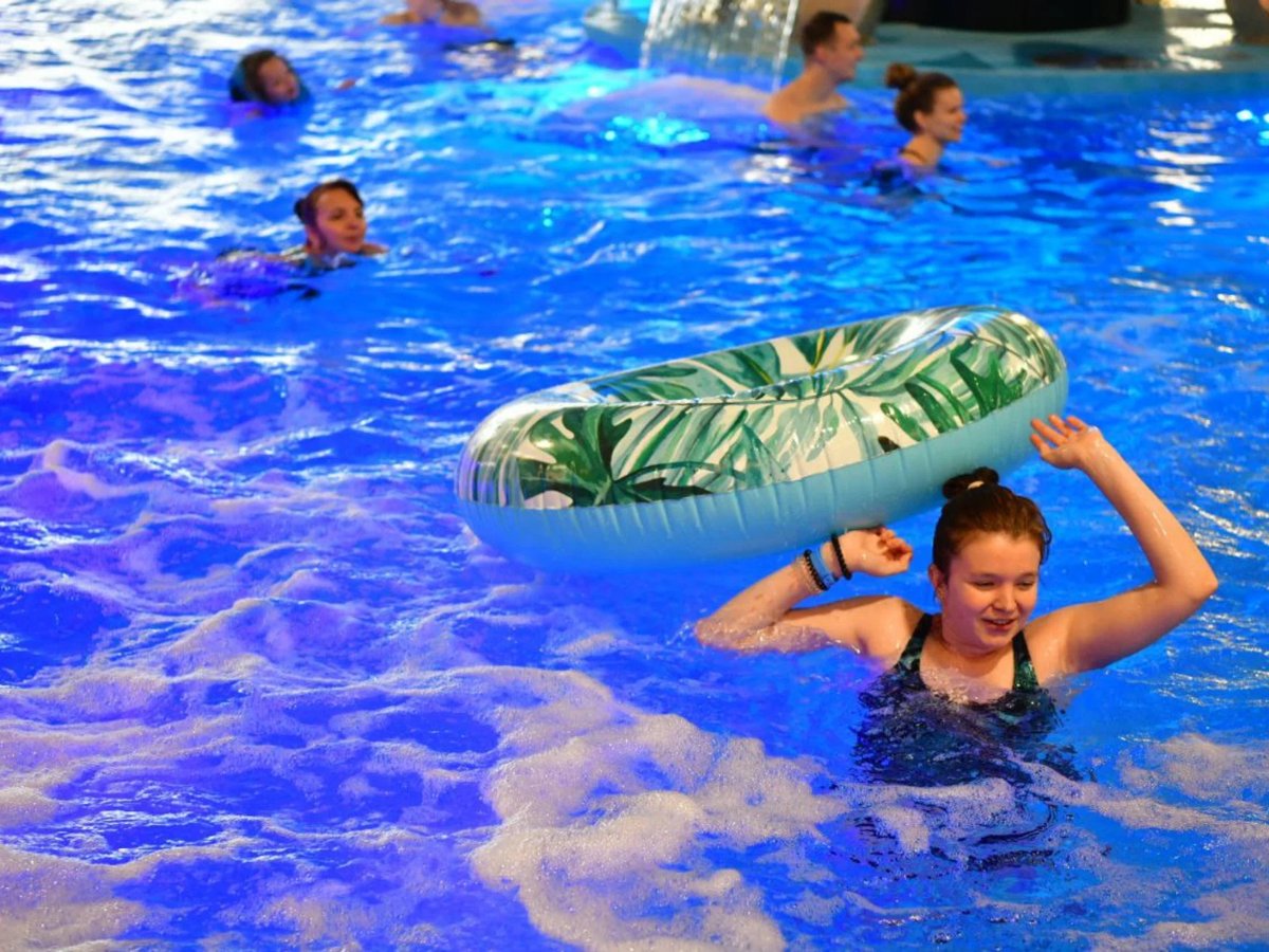 Пока ты превращаешься в сосульку, в Екатеринбурге открыли жаркий тропический рай для тотального кайфа - новости