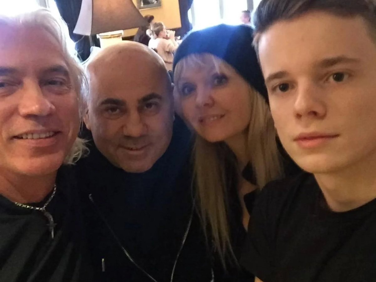 Срочно в машину времени! Звезды разрывают тренды и клянутся вернуть нам тот самый святой 2016 год - новости