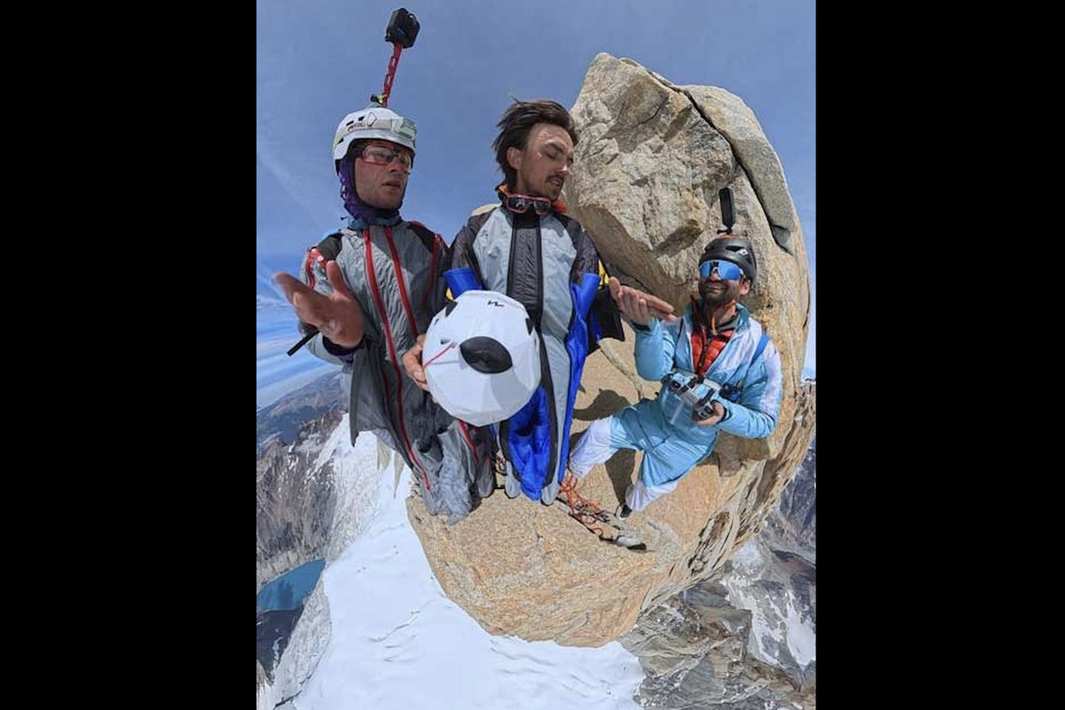 Новости - Зачем топтать ноги: наши красавчики первыми в мире эпично сиганули с вершины Фицроя Зачем топтать ноги: наши красавчики первыми в мире эпично сиганули с вершины Фицроя - новости