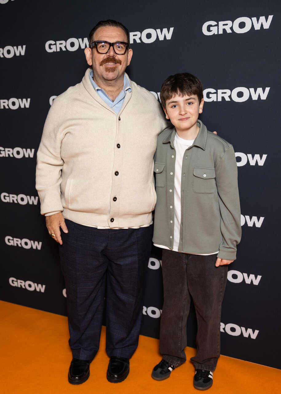 Новости - Спицы, магия и 7000 автографов: Ник Фрост связал себе путь в Хогвартс новости